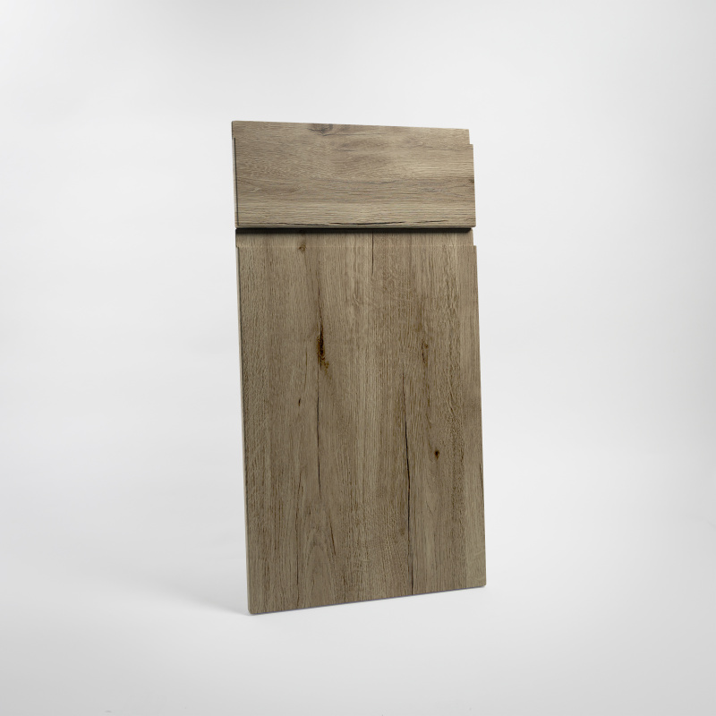 Porte de cuisine effet bois lisse sur-mesure à poignée intégrée, style scandinave en polymère - Chêne Cendré
